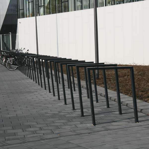 Fietsparkeren | Op maat gemaakt | Fietsaanleunbeugels uit koker | image #3 |  fietsparkeren fietsaanleunbeugel koker special Almelo