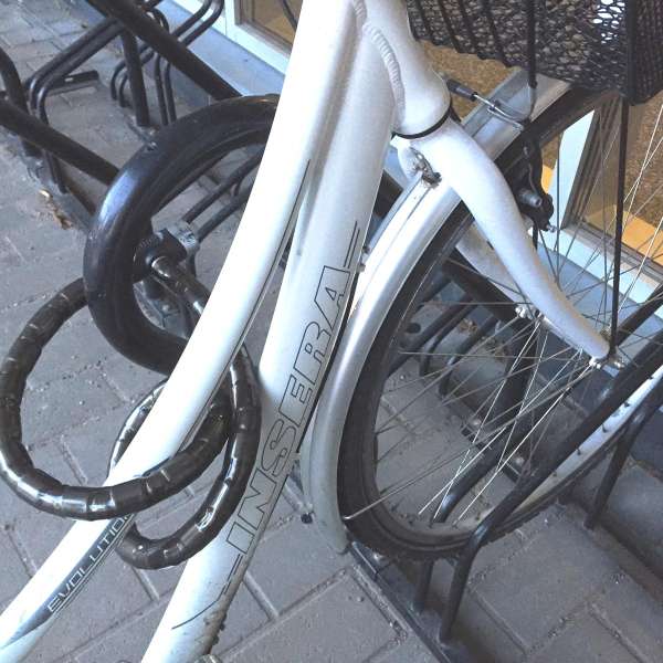 Fietsparkeren | Fietsenrekken | A-11 fietsenrek, enkelzijdig| fietsparkeren fietsenrek A-11 met aanbindbeugel enkelzijdig detail Fietsparkeren | Fietsenrekken | A-11 fietsenrek, enkelzijdig | image #5 | fietsparkeren fietsenrek A-11 met aanbindbeugel enkelzijdig detail