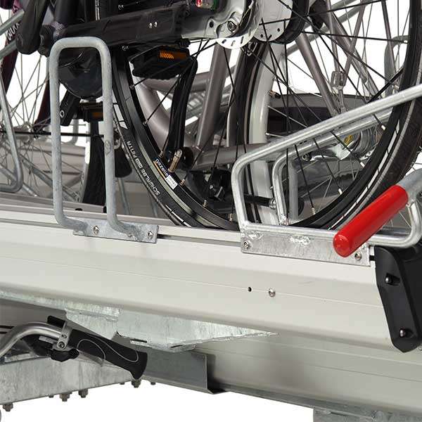 Fietsparkeren | Fietsenrekken met aanbindvoorziening | FalcoLevel Premium+ met verschillende aanbindvoorzieningen| Afbeelding van het FalcoLevel Premium+ etagerek met aanbindvoorziening voor extra beveiliging en duurzaamheid in fietsenstallingen. Fietsparkeren | Fietsenrekken met aanbindvoorziening | FalcoLevel Premium+ met verschillende aanbindvoorzieningen | image #15 | Afbeelding van het FalcoLevel Premium+ etagerek met aanbindvoorziening voor extra beveiliging en duurzaamheid in fietsenstallingen.