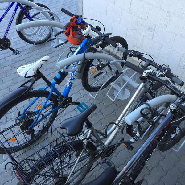 Fietsparkeren | Fietsparkeren met oplaadpunt voor e-bike | FalcoIon fietsstandaard met oplaadpunt voor e-bike | image #6 |  fietsparkeren fietsstandaard FalcoIon