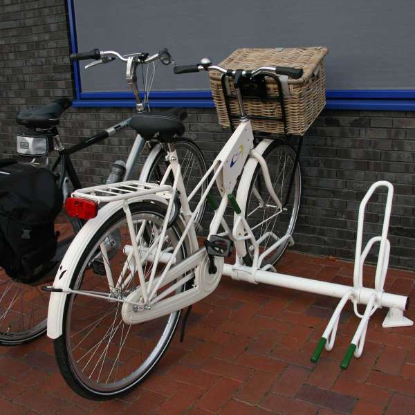 Fietsparkeren | Bijzondere fietsen | Bikeeper fietsenrek voor buitenmodel fietsen | image #2 |  fietsparkreren fietsenrek buitenmodel fiets kratfiets Bikeeper