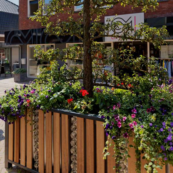 Straatmeubilair | Op maat gemaakt | Glinsterende plantenbakken | image #3 |  straatmeubilair plantenbak