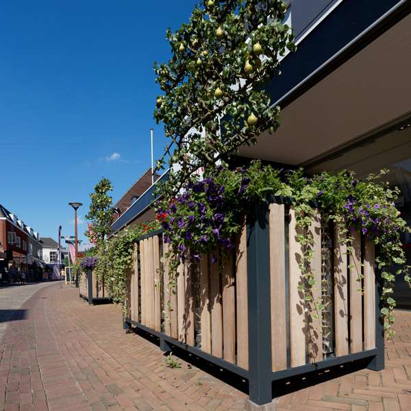 Straatmeubilair | Op maat gemaakt | Glinsterende plantenbakken| straatmeubilair plantenbak Straatmeubilair | Op maat gemaakt | Glinsterende plantenbakken | image #5 | straatmeubilair plantenbak