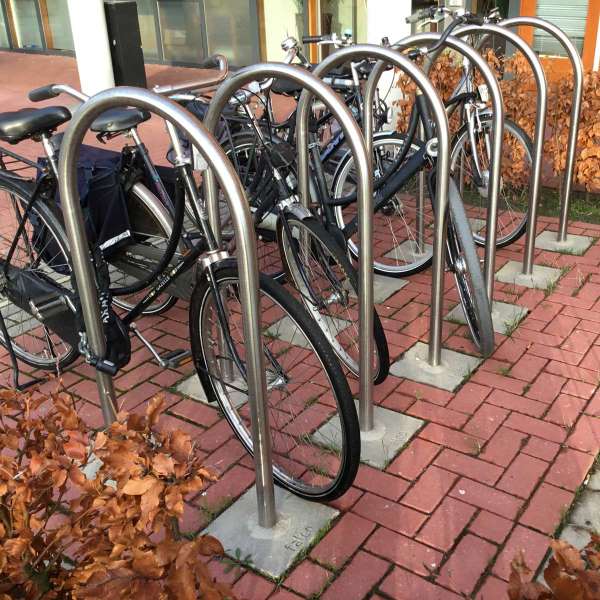 Fietsparkeren | Fietsaanleunbeugels | FalcoLean RVS fietsaanleunbeugel, rond| fietsparkeren RVS fietsaanleunbeugel, halfrond Fietsparkeren | Fietsaanleunbeugels | FalcoLean RVS fietsaanleunbeugel, rond | image #6 | fietsparkeren RVS fietsaanleunbeugel, halfrond