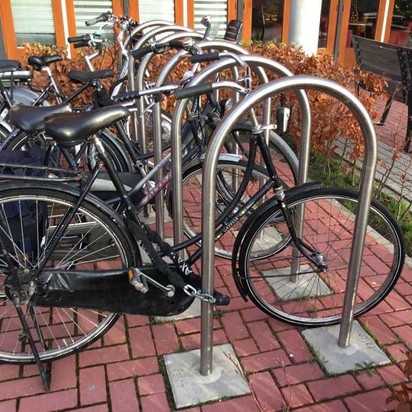 Fietsparkeren | Fietsaanleunbeugels | FalcoLean RVS fietsaanleunbeugel, rond| fietsparkeren RVS fietsaanleunbeugel, halfrond Fietsparkeren | Fietsaanleunbeugels | FalcoLean RVS fietsaanleunbeugel, rond | image #3 | fietsparkeren RVS fietsaanleunbeugel, halfrond