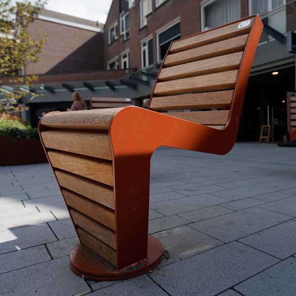 FalcoLinea straatmeubilair in Winkelcentrum Hellevoetsluis