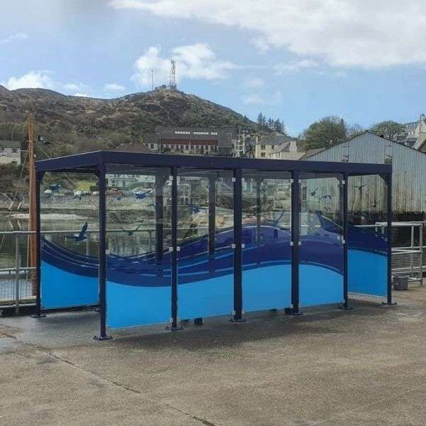 Wachtruimte in stijl voor passagiers Maillaig Harbour, Schotland