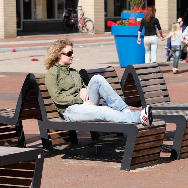 Straatmeubilair | Stoelen en hockers | FalcoLinea Sofa| straatmeubilair buitenbank zitbank parkbank FalcoLinea sofa Straatmeubilair | Stoelen en hockers | FalcoLinea Sofa | image #2 | straatmeubilair buitenbank zitbank parkbank FalcoLinea sofa