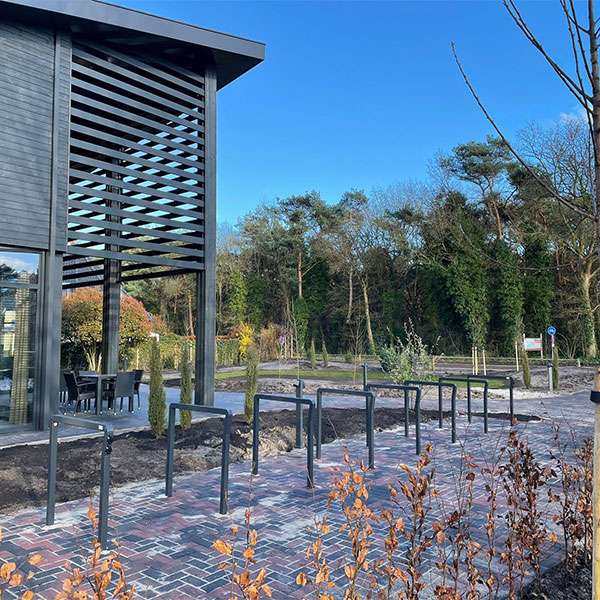 128610 fietsparkeren fietsaanleunbeugels fietsnietjes kampeerdorp recreatiepark