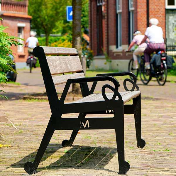 Straatmeubilair | Op maat gemaakt | Maaike's bankjes geplaatst in Borne| 129755 straatmeubilair op maat buitenbank Straatmeubilair | Op maat gemaakt | Maaike's bankjes geplaatst in Borne | image #1 | 129755 straatmeubilair op maat buitenbank