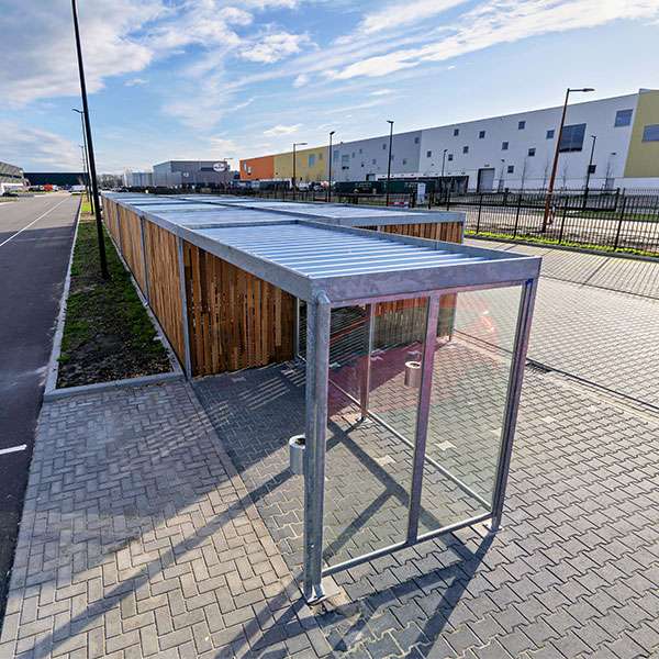 131974 overkapping fietsenstalling rokersruimte pauzeruimte fietsenrek fietsparkeren