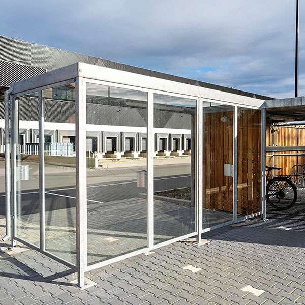 131974 overkapping fietsenstalling rokersruimte pauzeruimte fietsenrek fietsparkeren