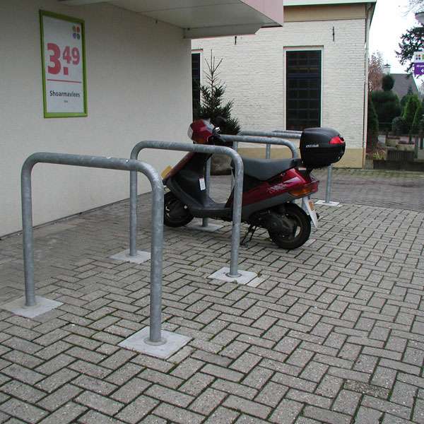 Fietsparkeren | Fietsaanleunbeugels | FalcoLean fietsaanleunbeugels| fietsparkeren bromfietsaanleunbeugel zonder tussenbuis Fietsparkeren | Fietsaanleunbeugels | FalcoLean fietsaanleunbeugels | image #8 | fietsparkeren bromfietsaanleunbeugel zonder tussenbuis