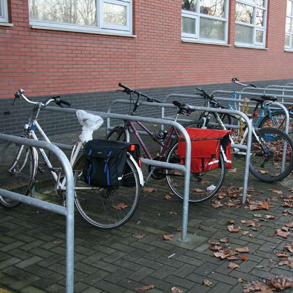 Fietsparkeren | Fietsaanleunbeugels | FalcoLean fietsaanleunbeugels met tussenbuis | image #7 |  fietsparkeren fietsaanleunbeugel met tussenbuis