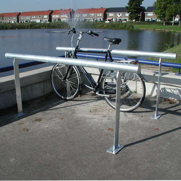 Fietsparkeren | Fietsaanleunbeugels | Geleidehek voor de fiets | image #2 |  fietsparkeren geleidehek fietsaanleunbeugel