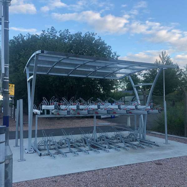 FalcoRail dubbelzijdige fietsoverkapping voor etagerekken