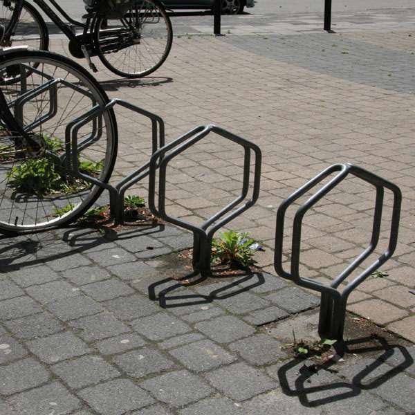 Fietsparkeren | Fietsklemmen | F-8 fietsklem| fietsparkeren fietsklem F-8 90 graden betonvoet Fietsparkeren | Fietsklemmen | F-8 fietsklem | image #4 | fietsparkeren fietsklem F-8 90 graden betonvoet