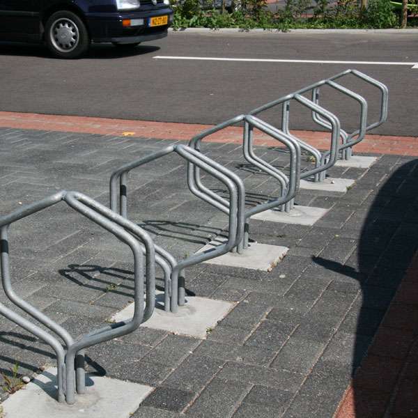 Fietsparkeren | Fietsklemmen | F-8 fietsklem| fietsparkeren fietsklem F-8 90 graden betonvoet Fietsparkeren | Fietsklemmen | F-8 fietsklem | image #2 | fietsparkeren fietsklem F-8 90 graden betonvoet