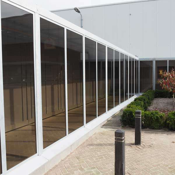 Overkappingen | Opties wandbekleding | Polycarbonaat of veiligheidsglas | image #10 |  wandbekleding bronskleurig polycarbonaat