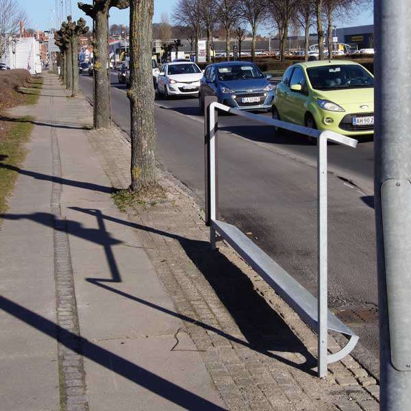 Fietsparkeren | Fietsmarketing | FalcoSupp fietssteun| fietssteun_voetsteun_verkeerslicht Fietsparkeren | Fietsmarketing | FalcoSupp fietssteun | image #5 | fietssteun_voetsteun_verkeerslicht