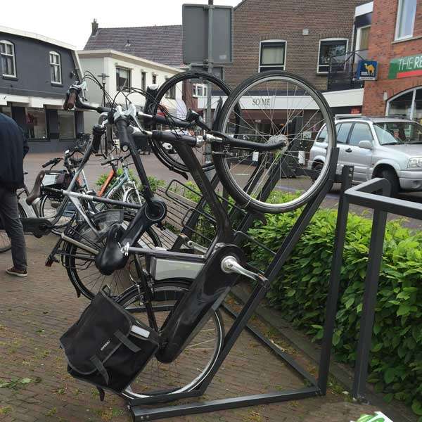 Fietsparkeren | Compact Fietsparkeren | FalcoVert verticaal fietsparkeren | image #8 |  verticaal fietspakeren fietsenrek FalcoVert gepoedercoat