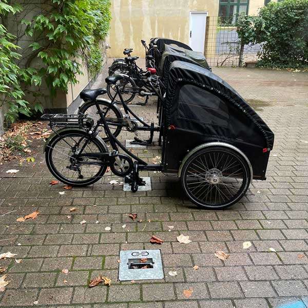 Fietsparkeren | Fietsenrekken met aanbindvoorziening | Falcoloop vastzetvoorziening | image #4 |  fietsparkeren vastzetvoorziening hangslot FalcoLoop