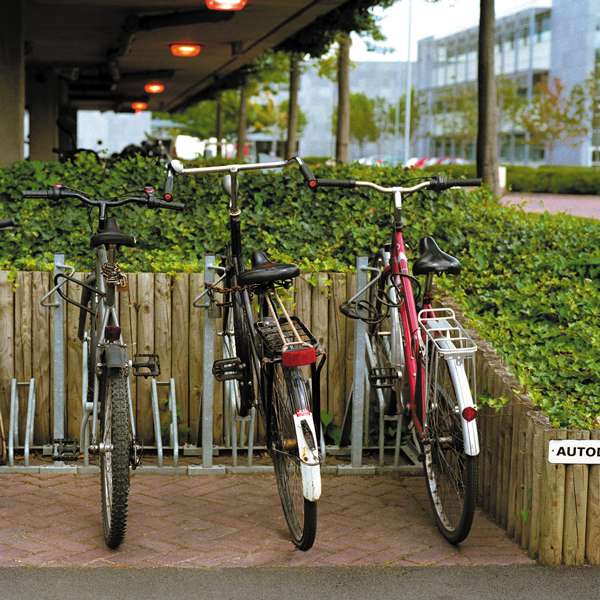 Fietsparkeren | Fietsenrekken met aanbindvoorziening | A-11 fietsenrek met aanbindpaal 00.610| Fietsparkeren | Fietsenrekken met aanbindvoorziening | A-11 fietsenrek met aanbindpaal 00.610 | image #2 |