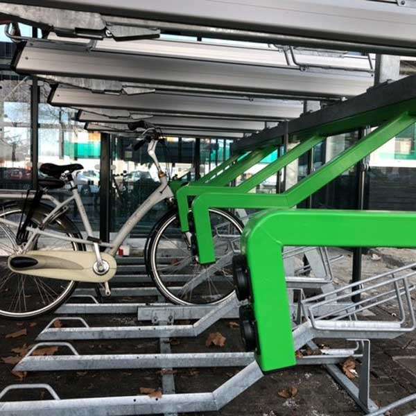 Fietsparkeren | Fietsparkeren met oplaadpunt voor e-bike | FalcoLevel Premium+ etagerek met oplaadpunt voor e-bike | image #5 |  fietsparkeren opladen ebike etagerek dubbellaags fietsparkeren