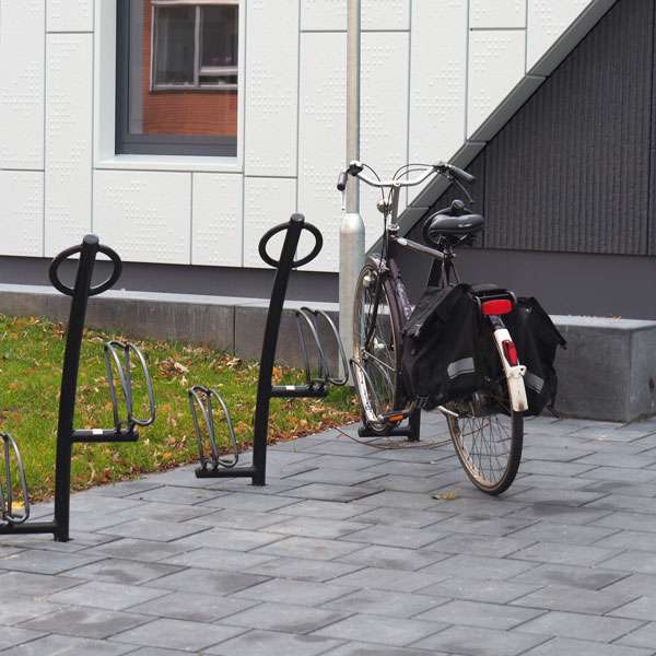 Fietsparkeren | Fietsenstandaards | Triangel-10 fietsstandaard | image #8 |  fietsparkeren fietsstandaard Triangel-10 FietsParKeur gepoedercoat