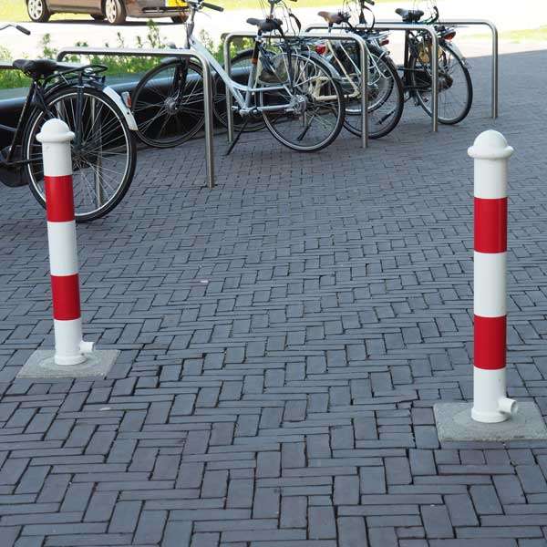 Verkeersvoorzieningen | Afzetpalen | Bowler uitneembare afzetpaal | image #3 |  verkeersvoorziening uitneembare afzetpaal 3-kant sluiting Bowler