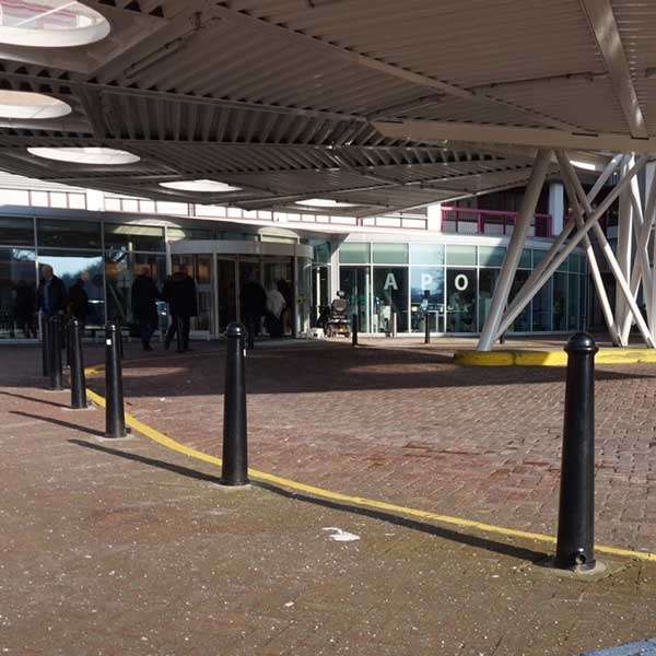 Verkeersvoorzieningen | Afzetpalen | Bowlers uitneembare afzetpaal, conisch| verkeersvoorzieningen afzetpaal uitneembaar 3-kant sluiting Bowler conisch Verkeersvoorzieningen | Afzetpalen | Bowlers uitneembare afzetpaal, conisch | image #3 | verkeersvoorzieningen afzetpaal uitneembaar 3-kant sluiting Bowler conisch