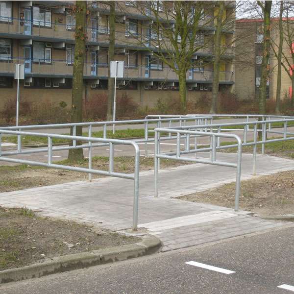 Verkeersvoorzieningen | Verkeersgeleiders | Doorlopend geleidehek | image #5 |  verkeersvoorzieningen geleidehekken verkeersgeleiders