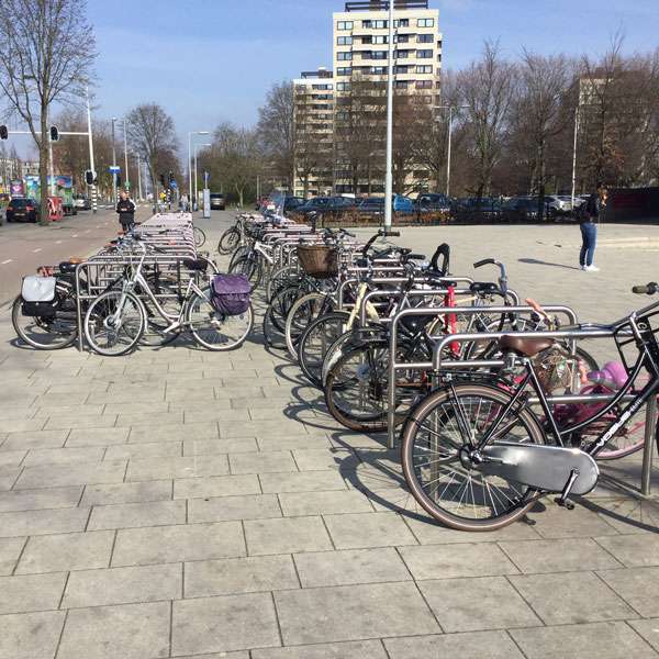 Fietsparkeren | Fietsaanleunbeugels | FalcoLean RVS Fietsaanleunbeugel met of zonder tussenbuis | image #7 |  fietsparkeren RVS fietsaanleunbeugel met tussenbuis