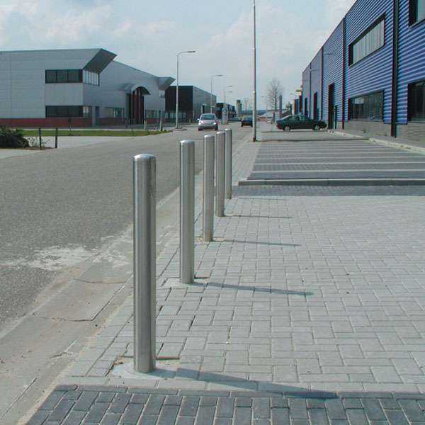 Verkeersvoorzieningen | Afzetpalen | RVS vaste afzetpaal| verkeersvoorziening RVS afzetpaal diam. 102 Verkeersvoorzieningen | Afzetpalen | RVS vaste afzetpaal | image #4 | verkeersvoorziening RVS afzetpaal diam. 102