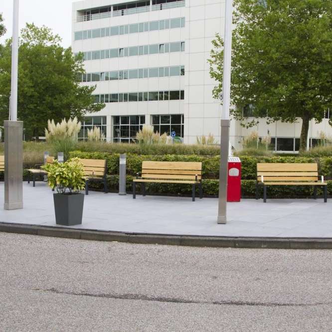 straatmeubilair zitbank buitenbank holiday inn