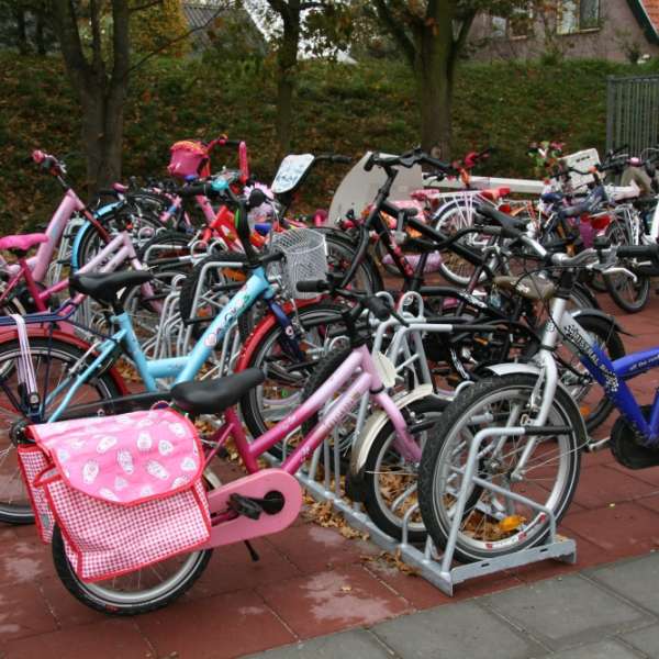 fietsparkeren fietsenrek Ideaal 2.0 Beatrix School Ouddorp fietsparkeren fietsenrek Ideaal 2.0 Beatrix School Ouddorp