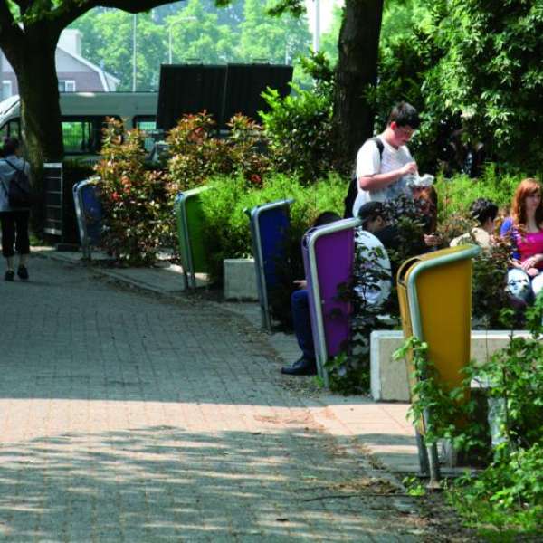 straatmeubilair afvalbak papierbak prullenbak FalcoJona schoolplein straatmeubilair afvalbak papierbak prullenbak FalcoJona schoolplein