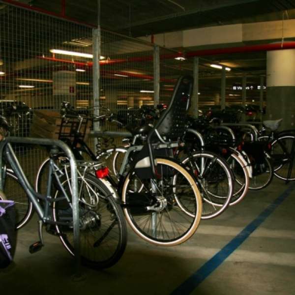 fietsparkeren fietsaanleunbeugel fietsreparatiezuil fietsophangsysteem Falco fietsparkeren fietsaanleunbeugel fietsreparatiezuil fietsophangsysteem Falco