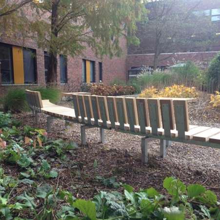 Straatmeubilair voor buitenruimte Hogeschool Leiden