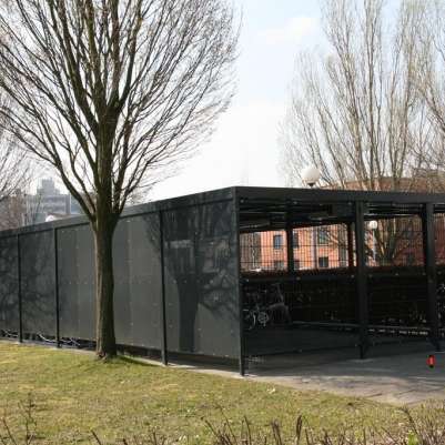 Fietsoverkapping voor Crucell met tralie en perfo
