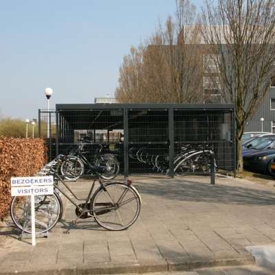 Fietsoverkapping voor Crucell met tralie en perfo