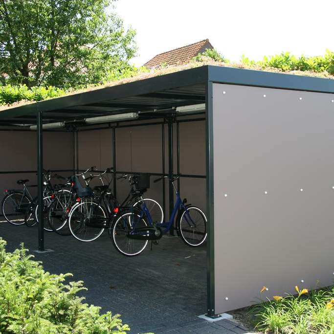 Fietsenstalling op maat met groendak en trespa!