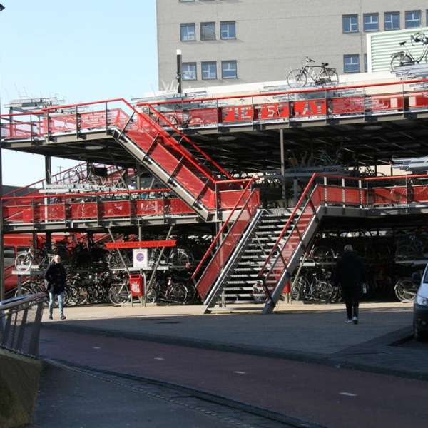 Fietsflat uitgebreid met etage-fietsenrekken FalcoLevel - 1 Fietsflat uitgebreid met etage-fietsenrekken FalcoLevel - 1