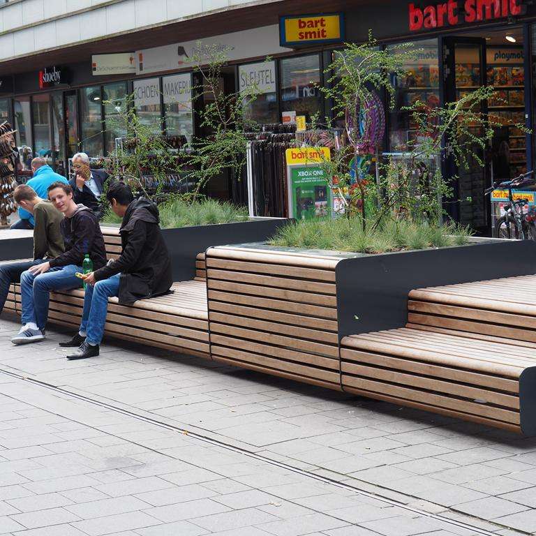 FalcoLinea boombakken en XXL banken voor centrum Stadshagen, Zwolle