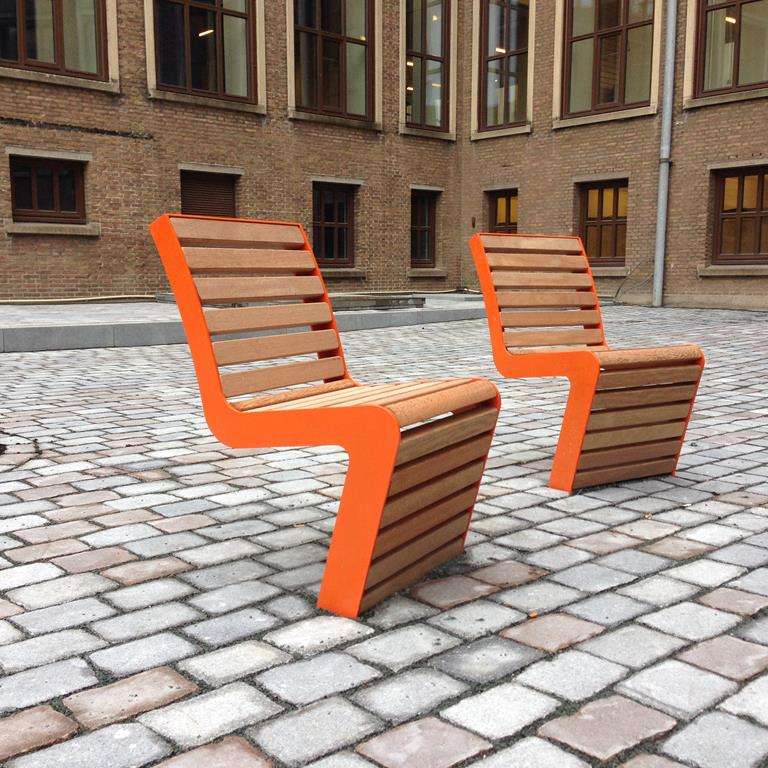 Straatmeubilair FalcoLinea kleurt oranje op de Amstel Campus