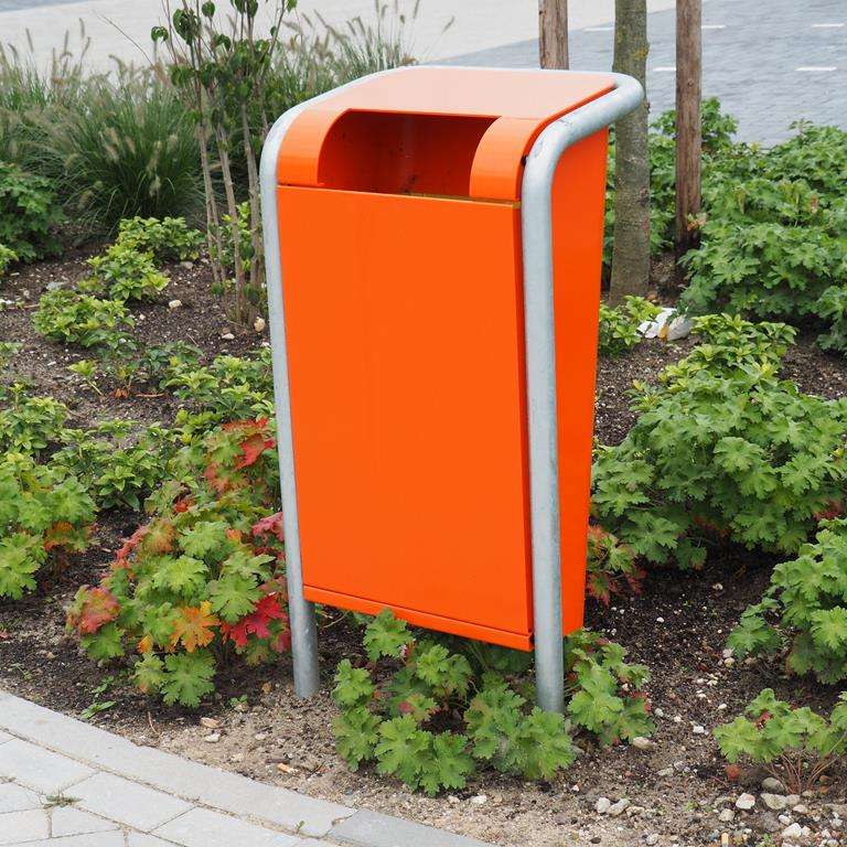 Uitneembare palen en afvalbakken voor terrein Arentheem College