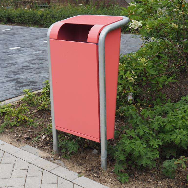 Uitneembare palen en afvalbakken voor terrein Arentheem College