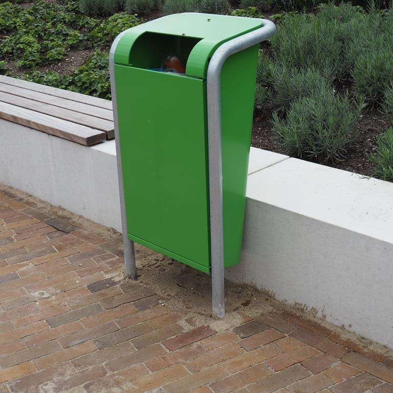 Uitneembare palen en afvalbakken voor terrein Arentheem College