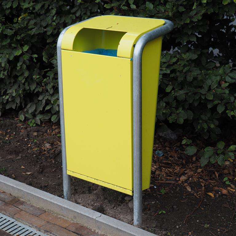 Uitneembare palen en afvalbakken voor terrein Arentheem College