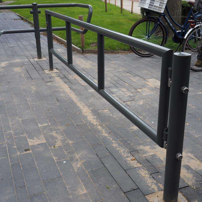 Uitneembare palen en afvalbakken voor terrein Arentheem College